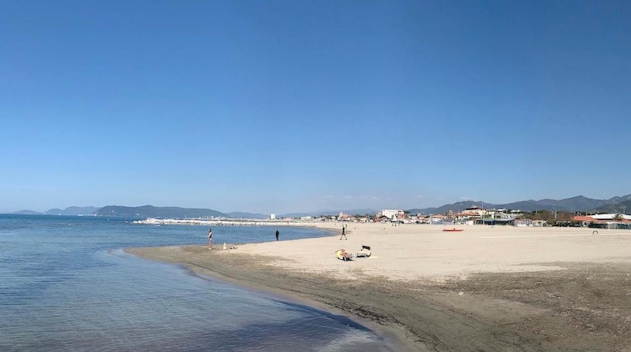 Iss Travel Apartments Casa Maria In Marina Di Massa 马萨 外观 照片