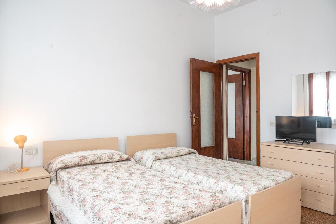 Iss Travel Apartments Casa Maria In Marina Di Massa 马萨 外观 照片