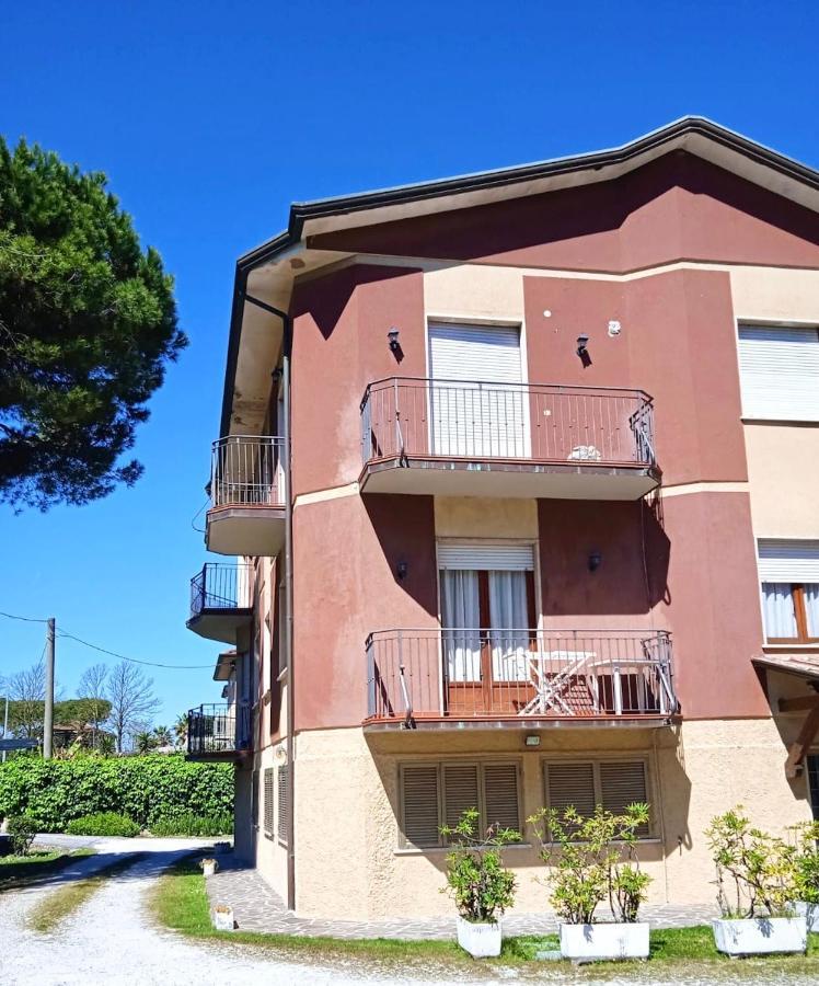 Iss Travel Apartments Casa Maria In Marina Di Massa 马萨 外观 照片